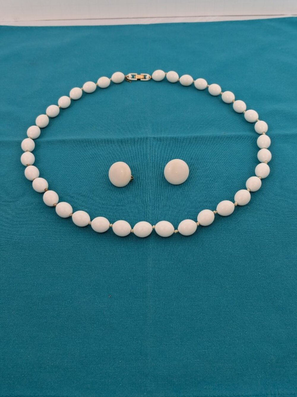 Vintage Crown Trifari White Lucite Jewelry Set Knotted Necklace + Earrings